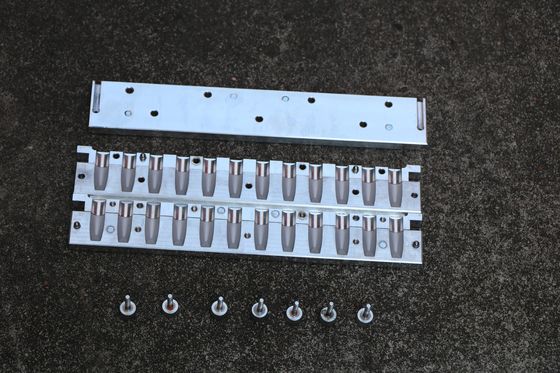 Δύο χρώματα ράβδους Custom Lipstick Mold 12 τρύπες 1-3 έτη Ζωή καλούπιας