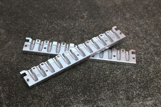 Δύο χρώματα ράβδους Custom Lipstick Mold 12 τρύπες 1-3 έτη Ζωή καλούπιας