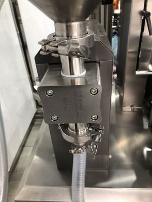 Μοναδική κεφαλή Servo αυτόματη μηχανή πλήρωσης Gear αντλία 6000 μπουκάλια την ώρα
