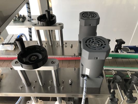 Πολλά είδη μπουκαλιών Servo Capping Machine Αυτοματοποιημένο μπουκάλι Capper 20-50 PCS / min