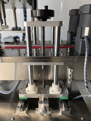 Πολλά είδη μπουκαλιών Servo Capping Machine Αυτοματοποιημένο μπουκάλι Capper 20-50 PCS / min