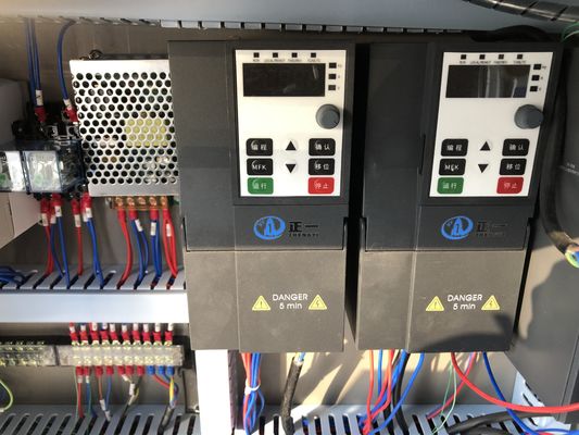 Πολλά είδη μπουκαλιών Servo Capping Machine Αυτοματοποιημένο μπουκάλι Capper 20-50 PCS / min