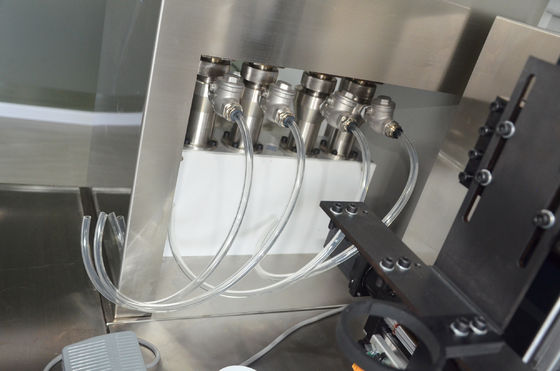 Τετραχρωματικές κόκκινες σφαίρες για την πλήρωση με στεγνή κρέμα