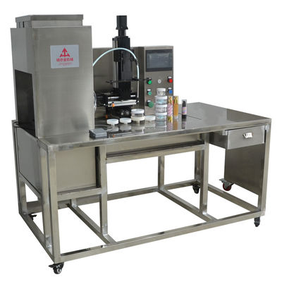 Τετραχρωματικές κόκκινες σφαίρες για την πλήρωση με στεγνή κρέμα