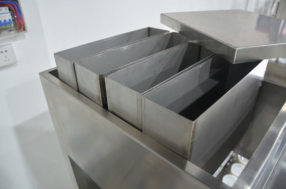 Τετραχρωματικές κόκκινες σφαίρες για την πλήρωση με στεγνή κρέμα